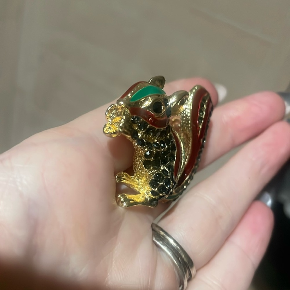 Squirrel Brooch - Picture 4 of 5